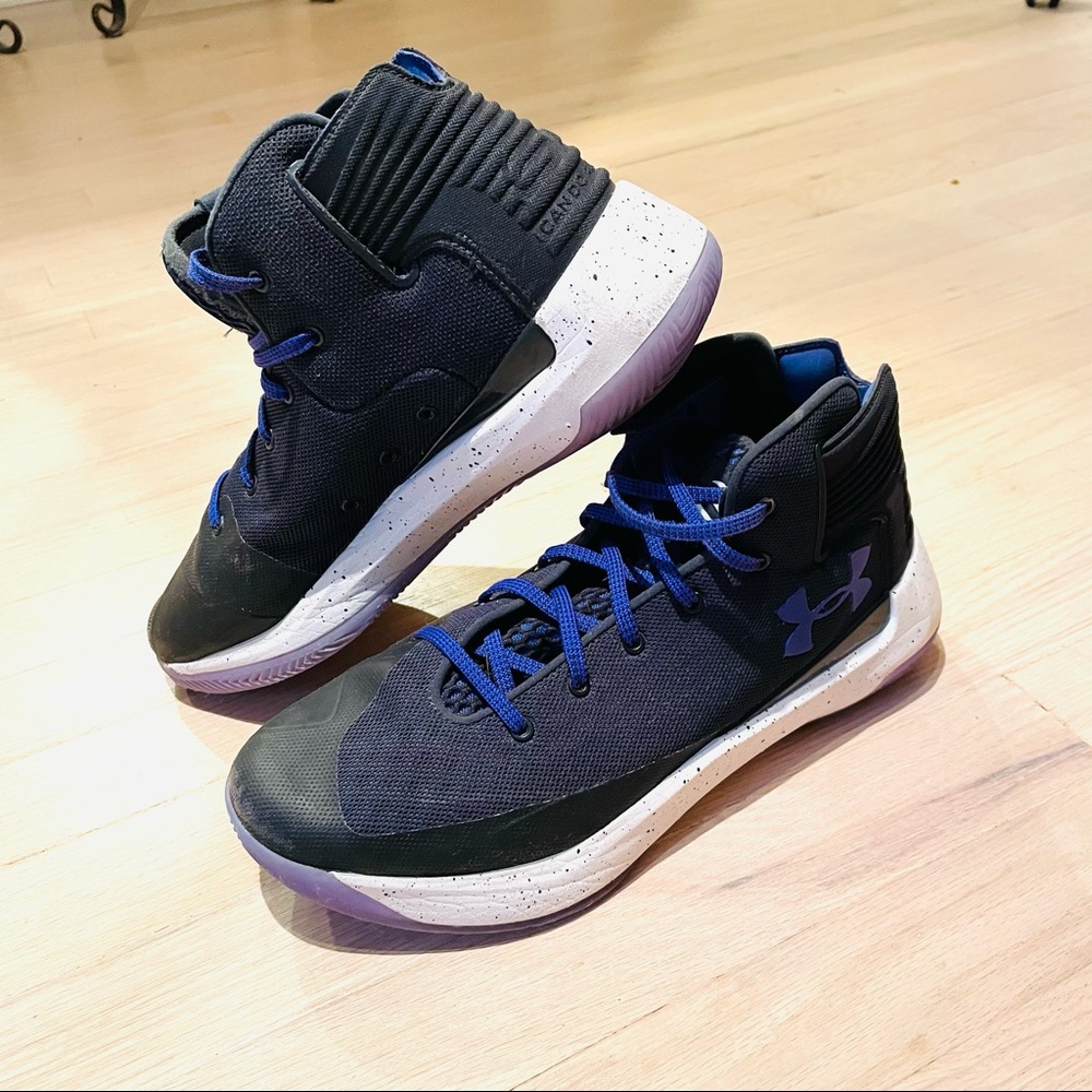UA basketball shoes! Like new!!